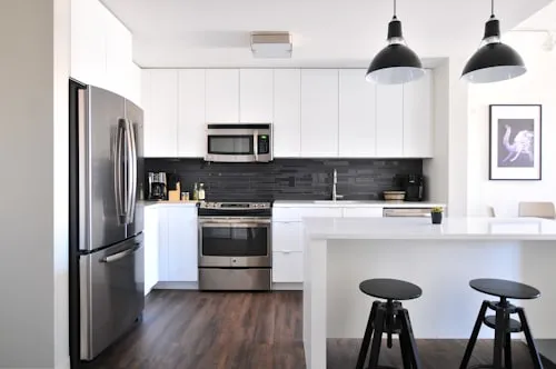 Cocina moderna de vivienda en Madrid